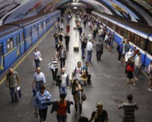 Киевлян просят как можно реже пользоваться метро