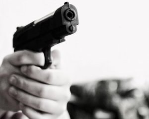 Депутат прострелив ногу місцевому жителю
