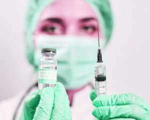 Вакцинація залишками: як щеплюють поза чергою