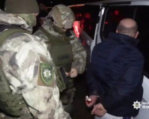 Ворвался в чужую квартиру и открыл стрельбу: спецназовцы ловили вооруженного хулигана