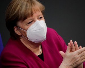 Світ опинився у новій пандемії - Меркель
