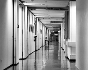 Стало зле на парі: лікарі рятують від коронавірусу студентку