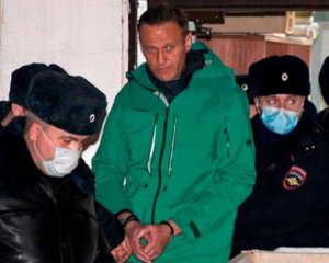Улыбался, хотя было время страдать: Навальному выписали 6 выговоров за 2 недели в исправительной колонии