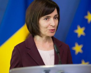 Розгорівся скандал через позачергову вакцинацію чиновників та їхніх родичів