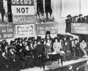 Жінки закидали чиновника чорним перцем