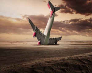 Літак на повній швидкості впав в океан: падіння потрапило на відео