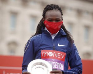 Кенийская бегунья побила мировой рекорд