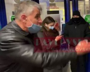 Безперепустник у столичному метро влаштував "концерт"