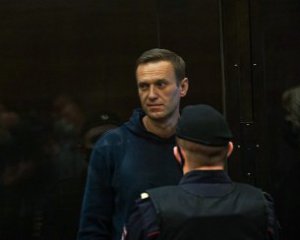 Почти половина россиян считает приговор Навальному справедливым - опрос