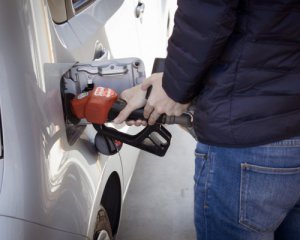 Правительство и сети АЗС договорились о борьбе с нелегальным топливом
