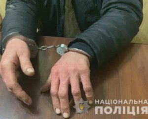 Чоловік на вокзалі влаштував різанину: багато постраждалих