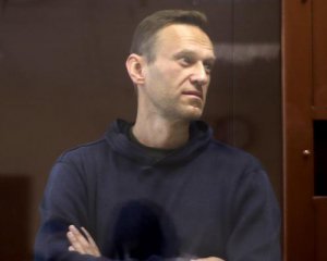 Навального в колонії повільно вбивають