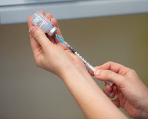 Українців почнуть щеплювати китайською вакциною після 10-го квітня