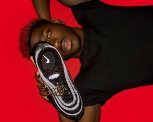 &quot;Сатанинське взуття&quot; з людською кров&#039;ю викуплять у покупців через судовий позов Nike