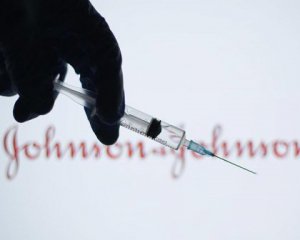 Ще одна вакцина від коронавірусу спричинила різкі побічні ефекти