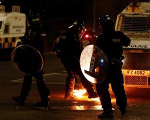Протесты в Ирландии: британская разведка будет помогать в борьбе с беспорядками
