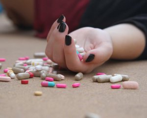 В Киеве двое несовершеннолетних наглотались таблеток