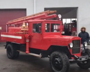 Раритетную пожарную машину оборудовали двигателем от Porsche