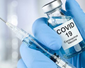 Covid-вакцину в Україні можна буде купити не раніше листопада