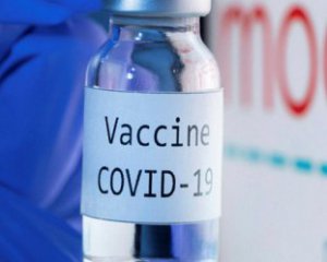 Публичные лица больше не смогут вакцинироваться вне очереди - МЗ отменило разрешение