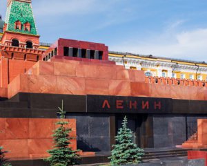 Мавзолей Ленина открыли после карантина