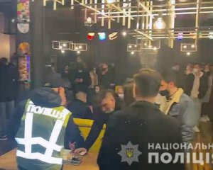 Столичные нарушители: как наказывают посетителей и владельцев кафе
