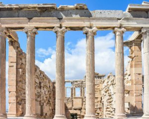 Греция отменила карантин для туристов из ряда стран