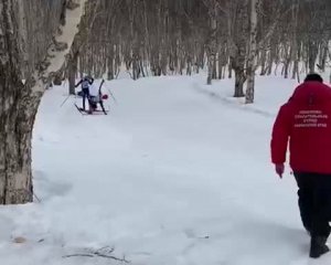 Під час лижного марафону на Камчатці загинув спортсмен. Момент потрапив на відео