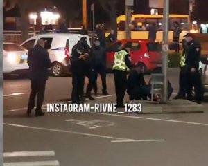 Озброєний грабіжник напав на обмінник. Двоє поранених