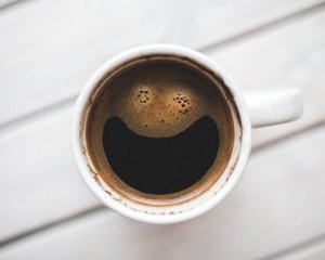 Как голос человека может подсказать, что она пьет много кофе