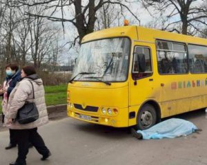 Водитель школьного автобуса умер во время перевозки детей