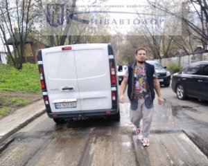 У Києві чоловік стріляв у дорожників, є поранений