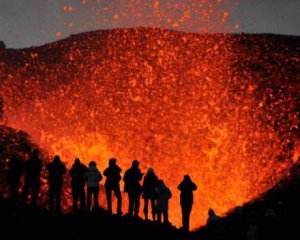 Туристы погибли при извержении вулкана