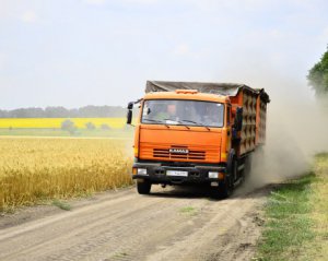 Запровадили спецмито на білоруські автобуси та вантажівки