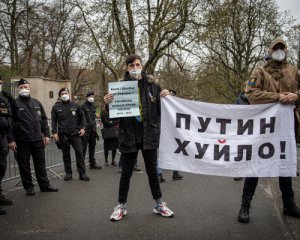 Чехія вишле ще близько 70 працівників російського посольства