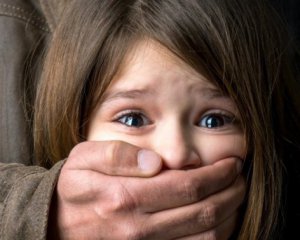 У Росії школярку ґвалтували всі члени родини