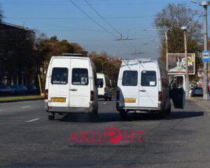 "Я мусульманин" - чоловік трощив маршрутку з пасажирами