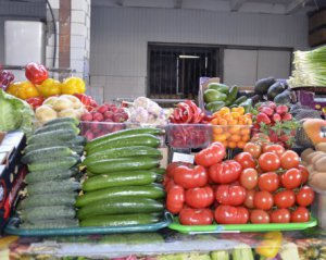 Импортные овощи заполонили прилавки магазинов