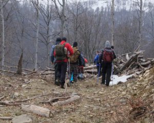 Возобновили поиск туриста, пропавшего в горах в феврале