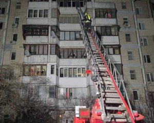 В Киеве горел жилой дом. Людей освобождали по автолестнице