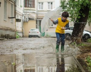 Недолго радовались теплу: в Украину идут дожди и похолодание