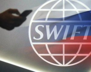 Россия готовится к возможному отключению от SWIFT