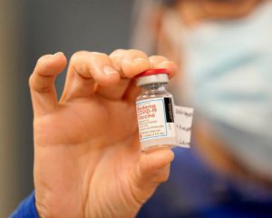 Евросоюз собирается одобрить вакцину, которую используют в Украине