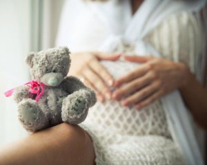 Лежала під купою речей: у ванній знайшли тіло новонародженої