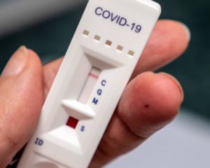Жінка підробляла довідки про негативний ПЛР-тест на коронавірус