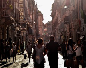 Італія планує зняти карантинні обмеження з іноземних туристів