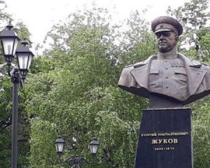Памятник Жукову сделали одним из основных символов &quot;ваты&quot;