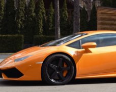 Зустрічайте новий сезон з помаранчевою Lamborghini Huracan!
