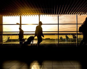 Альпіністи й туристи: у закритій на локдаун країні застряли 107 українців