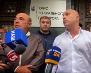 &quot;Медведчук - фашистский дьявол&quot; - журналіст висміяв ОПЗЖ під прокуратурою